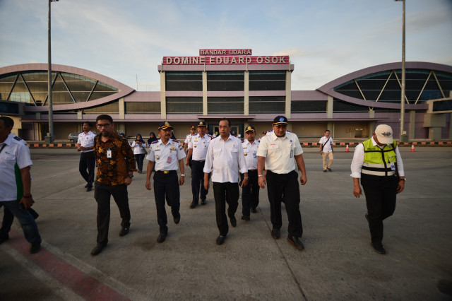 Kementerian Perhubungan di Bandar Udara Domine Eduard Osok (Foto: BKIP Kemenhub)