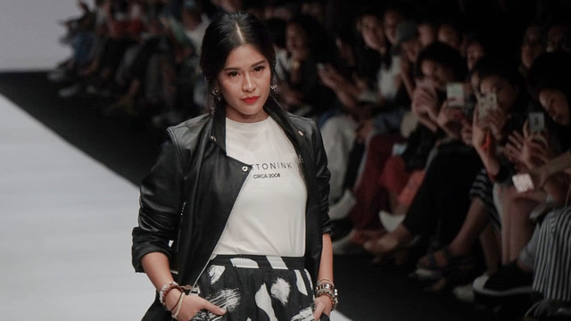 Dian Sastrowardoyo di Jakarta Fashion Week 2019. (Foto: Irfan Adi Saputra/kumparan)