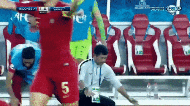 Pelatih Timnas Indra Sjafri Sujud Syukur (Foto: Dok. twitter @Daeng_Info)