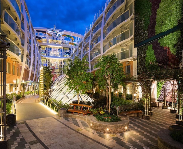 Central Park di Symphony of the Seas (Foto: Instagram/@officialsymphonyoftheseas)