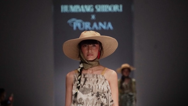 Fashion Show  Humbang Shibori x Purana di Jakarta Fashion Week 2019. (Foto: Irfan Adi Saputra/kumparan)