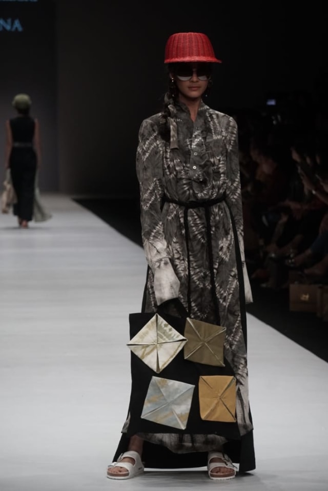 Fashion Show  Humbang Shibori x Purana di Jakarta Fashion Week 2019. (Foto: Irfan Adi Saputra/kumparan)