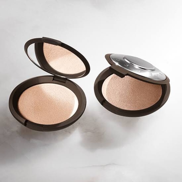 Produk Alis Highlighter Becca. (Foto: Dok. Becca)