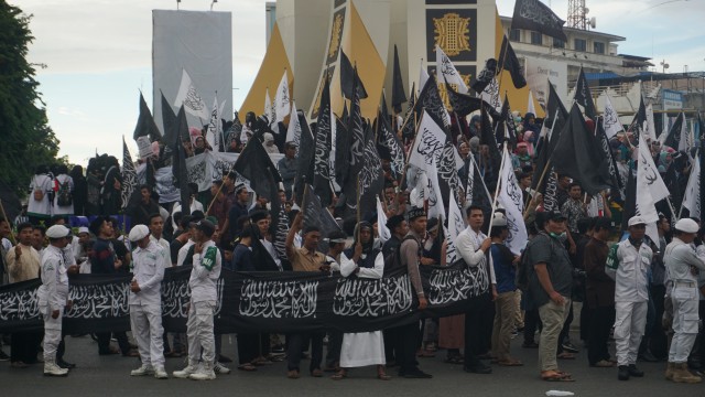 Unjuk Rasa Bela Bendera Tauhid di Aceh, Massa Minta Banser Taubat. (Foto: Zuhri Noviandi/kumparan)