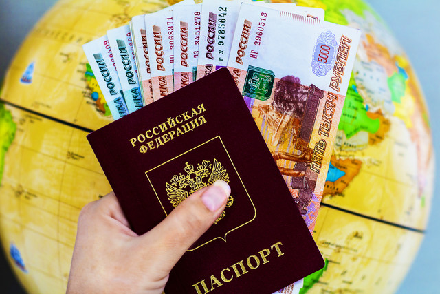 Ilustrasi Paspor (Foto: Shhuter Stock)