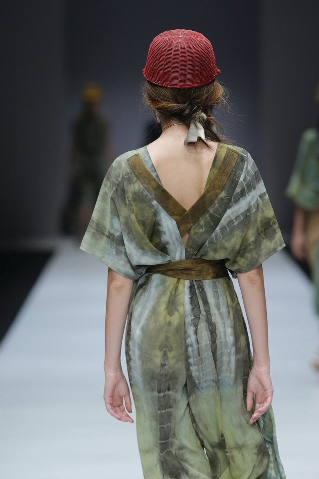 Humbang Shibori x Purana di JFW 2019 (Foto: Dok. Femina Group )