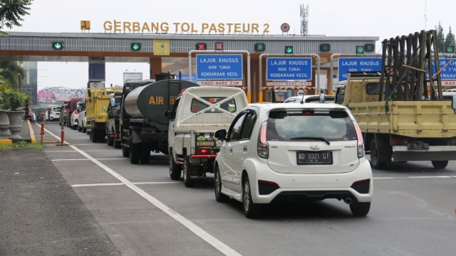 Gerbang Tol Pasteur II.  Foto: Dok : PT Jasa Marga Cabang Purbaleunyi