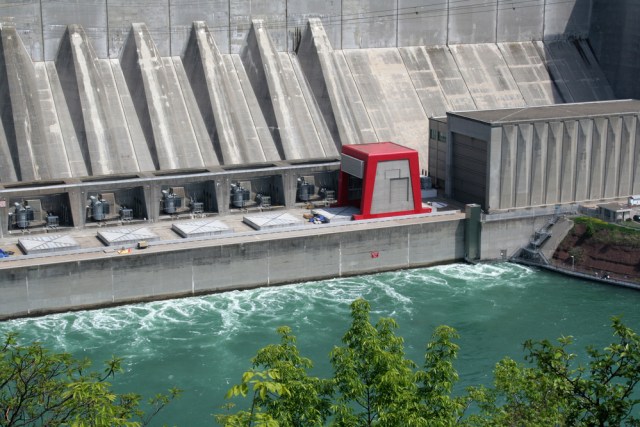 Ilustrasi Pembangkit Listrik Tenaga Air (Foto: Shutter Stock)