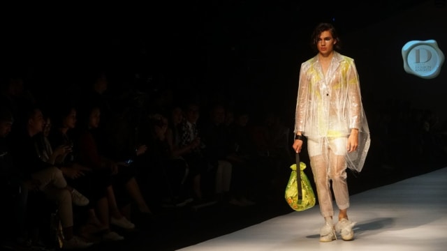 Fashion Show Dewi Fashion Knights di Jakarta Fashion Week 2019 di Senayan City, Jakarta, Jumat (26/10). (Foto: Nugroho Sejati/kumparan)