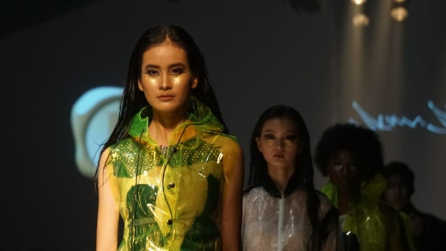 Fashion Show Dewi Fashion Knights di Jakarta Fashion Week 2019 di Senayan City, Jakarta, Jumat (26/10). (Foto: Nugroho Sejati/kumparan)