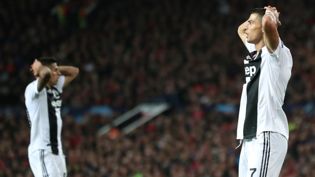 Ekspresi kekecewaan Cristiano Ronaldo dan Joao Cancelo. (Foto: Reuters/Hannah McKay)