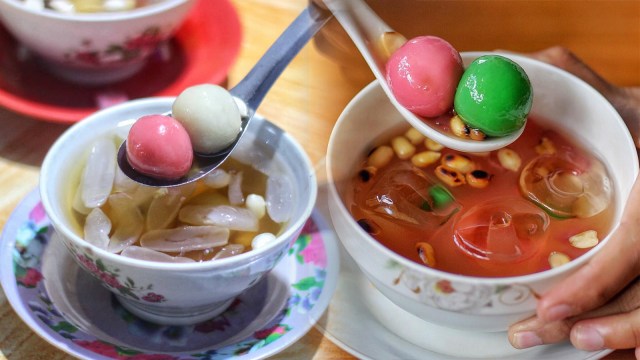 Wedang Ronde. (Foto: Instagram/@eatinguntildiee , Instagram/@jogjakakilima)