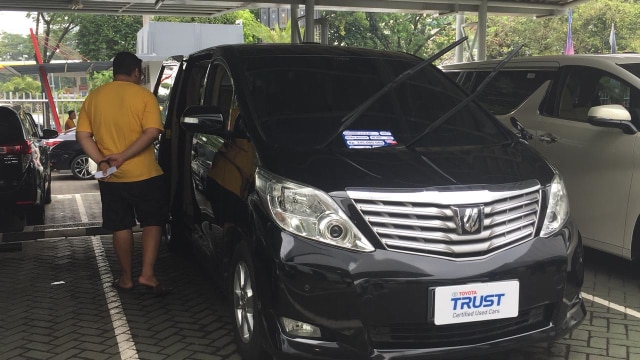 Toyota Alphard bekas di Toyota Trust (Foto: Aditya Pratama Niagara/kumparanOTO)