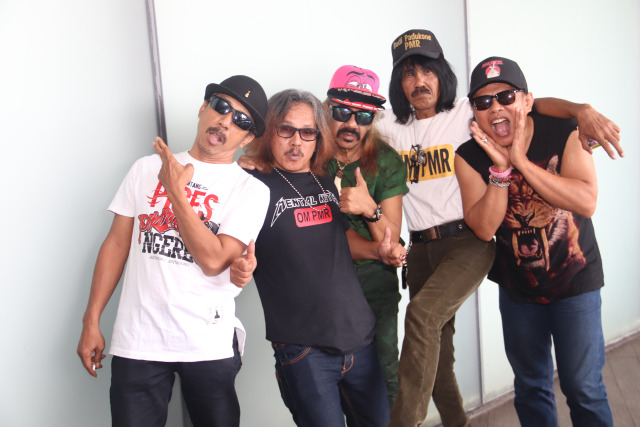 Gaya unik personel OM PMR (Foto: Munady)