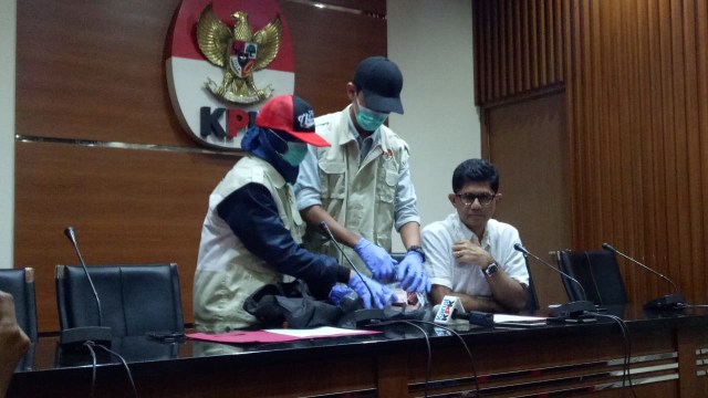 Barang bukti kasus dugaan suap anggota DPRD kalimantan tengah. (Foto: Dika Pratama/kumparan)