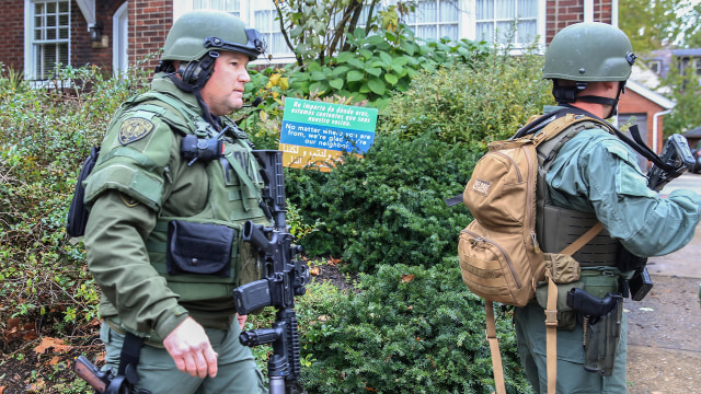 Penembakan Rumah Ibadah Yahudi  di Pennsylvania. (Foto: JOHN ALTDORFER/Reuters)