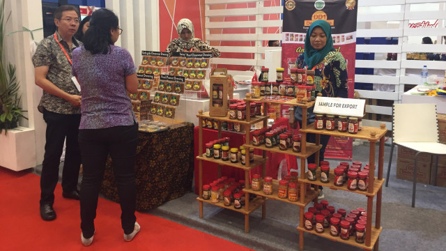 Sambal Surabaya Diekspor ke Los Angeles AS di Gelaran Trade Expo Indonesia (TEI) 2018, di ICE BSD Tangerang, Banten (27/10) (Foto: Nurul Nur Azizah/kumparan)
