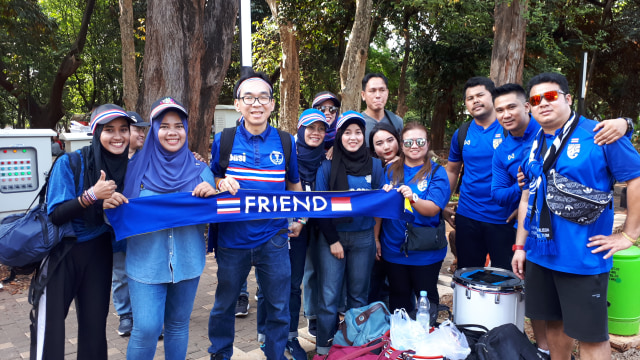 Suporter Timnas Thailand U-19 di SUGBK, Senayan, Jakarta, Minggu (28/10/2018). (Foto: Karina Nur Shabrina/kumparan)