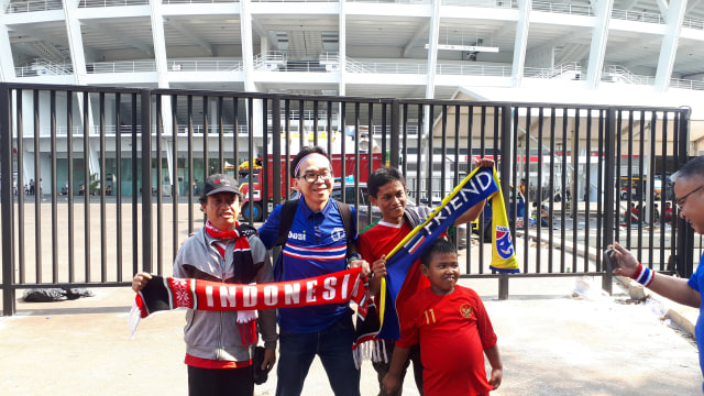Suporter Timnas Thailand U-19 di SUGBK, Senayan, Jakarta, Minggu (28/10/2018). (Foto: Karina Nur Shabrina/kumparan)