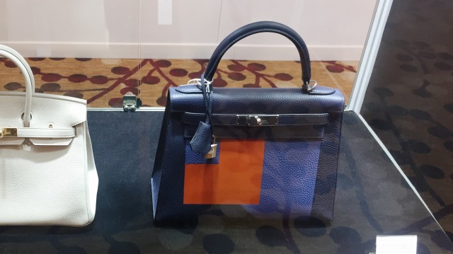Hermes Bleu Indigo Novillo Leather Sellier Kelly Lettre 28 (Foto: Gina Yustika Dimara/kumparan)