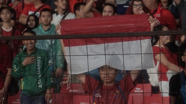 Suporter Indonesia pada pertandingan Timnas Indonesia vs Jepang di perempat final AFC U-19 Championship. (Foto: Iqbal Firdaus/kumparan)