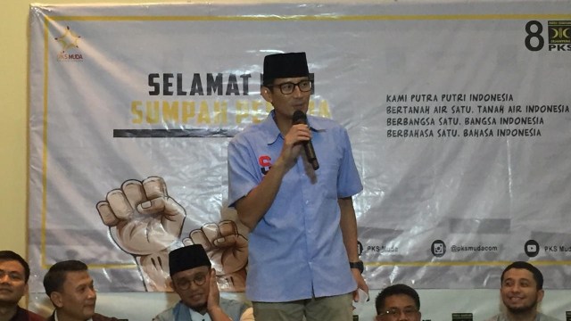 Cawapres Sandiaga Uno disambut kader muda PKS pada acara Milad PKS Muda di DPP PKS, Jakarta Selatan. (Foto: Ferry Fadhlurrahman/kumparan)
