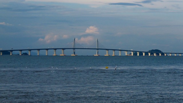 Kontroversi Jembatan Hong Kong-Makau yang Membelah Lautan