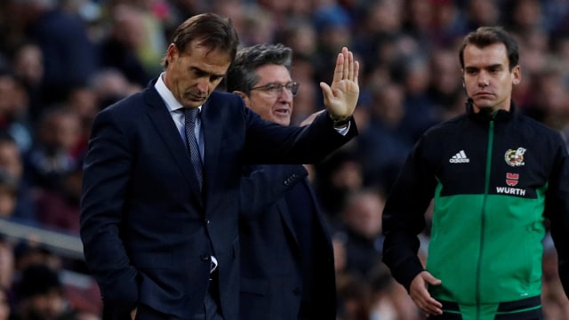 Ekspresi Julen Lopetegui usai Madrid dibantai Barcelona. (Foto: REUTERS/Albert Gea)
