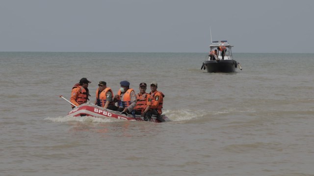 Proses evakuasi pesawat Lion Air JT610 (Foto: Aditia Noviansyah/kumparan)