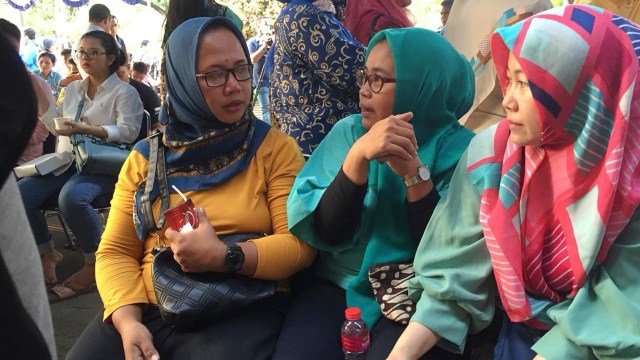 Tris Tresnawati (kiri), istri korban penumpang Lion Air. (Foto: Nesia Qurrota A/kumparan)
