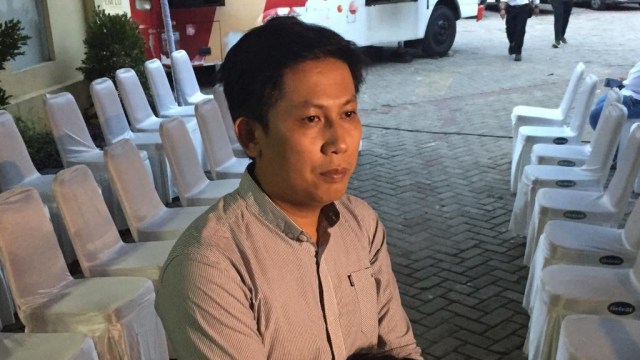 Dito Apreno, keponakan salah satu korban Anggota Komisi II DPRD Babel Dolar mendatangi ruang DVI RS Polri, Senin (29/10/2018). (Foto: Rafyq Panjaitan/kumparan)