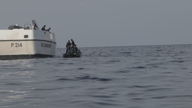 Pencarian pesawat Lion Air JT-610 di tengah laut (Foto: Aditia Noviansyah/kumparan)