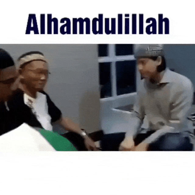 Roger Danuarta sedang mengucap syahadat (Foto: Instagram @nasikebulinabawi)