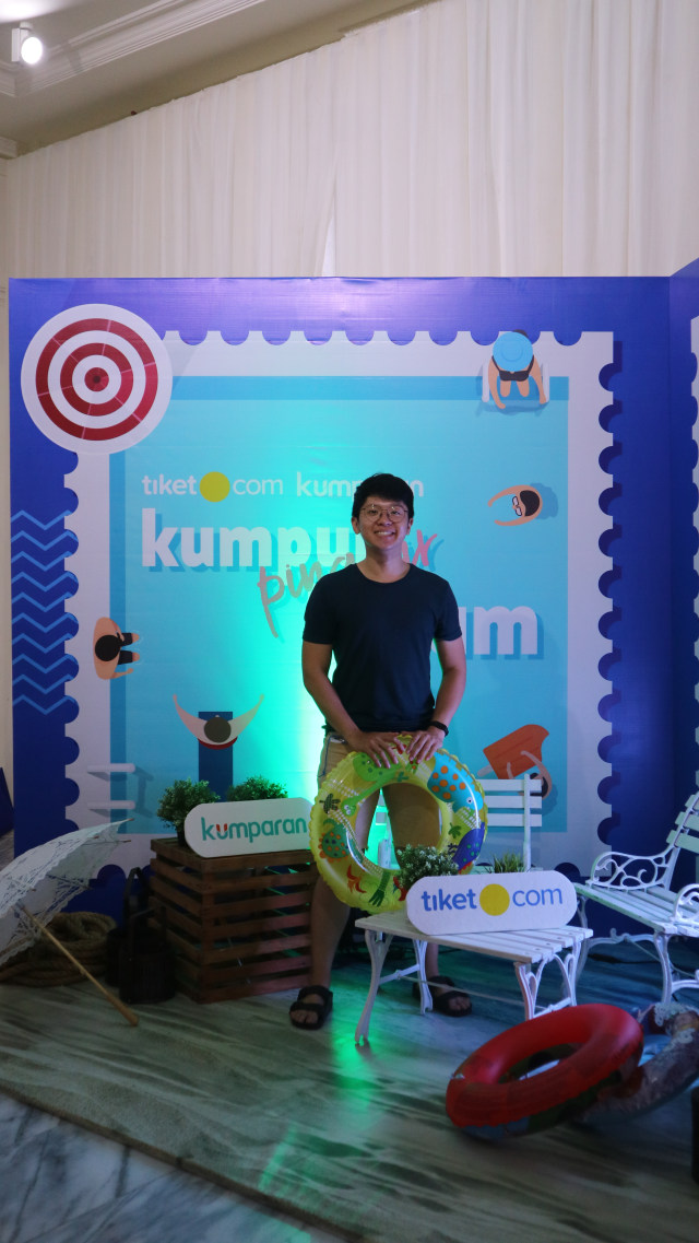 Ngumpul di Kumpul Pinggir Kolam Bareng Tiket.com