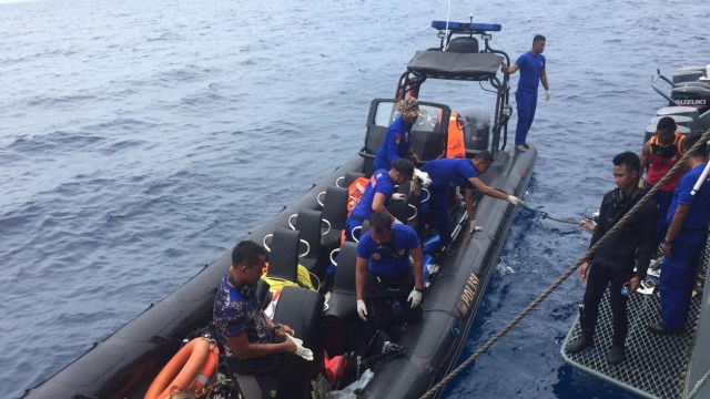 Proses pencarian korban dan puing pesawat Lion Air JT-610 oleh Basarnas (Foto: Reki Febrian/kumparan)