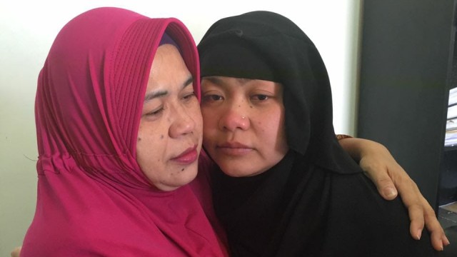 Tuti Tursilawati (kanan), TKW yang dieksekusi di Arab Saudi saat bersama ibunya. (Foto: Dok. Migrant Care)