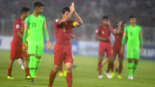 Ekspresi kekecewaan skuat 'Garuda Nusantara' usai kalah dari Jepang dalam perempatfinal Piala Asia U-19 2018. (Foto: Antara/Akbar Nugroho Gumay)
