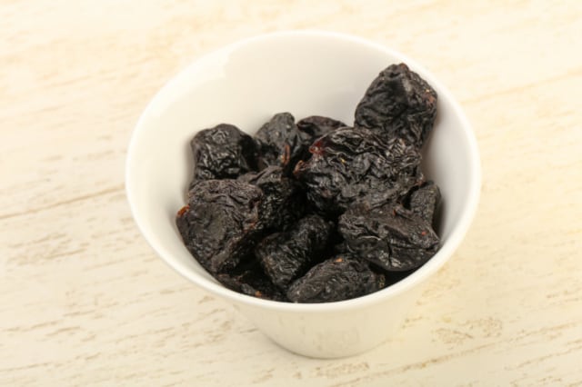Ilustrasi plum kering (Foto: dok.freepik.com)