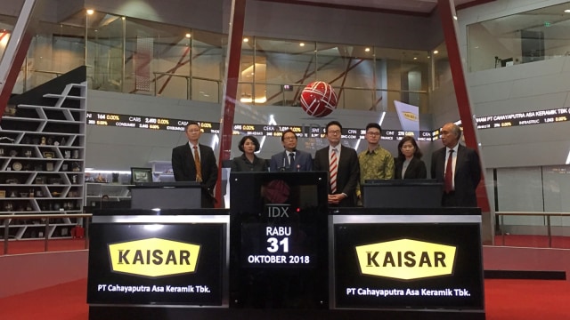 PT Cahayaputra Asa Keramik Tbk resmikan IPO di Bursa Efek Indonesia, Rabu (31/10/2018). (Foto: Abdul Latif/kumparan)