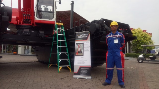 Ekskavator amphibi yang diproduksi PT Pindad (Persero). (Foto: Resya Firmansyah/kumparan)
