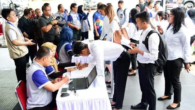 Manpan RB tinjau proses seleksi CPNS di Cibubur (Foto: Dok. Kemenpan RB)