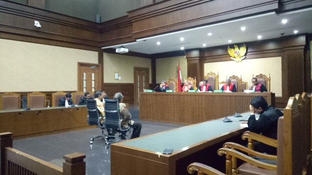 Sidang vonis terdakwa mantan calon Gubernur Sulawesi Tenggara, Asrun dan Wali Kota Kendari nonaktif, Adriatma Dwi Putra di Pengadilan Tipikor, Jakarta. (Foto: Adhim Mugni/kumparan)