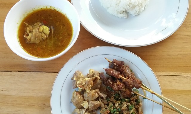  Lawar Kambing, Menu Maknyus Asli dari Bali