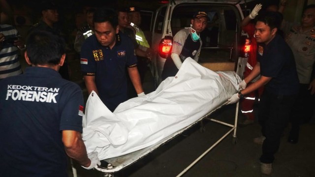 Sejumlah kantong jenazah korban Lion Air JT-610 tiba di RS Polri. (Foto: Irfan Adi Saputra/kumparan)