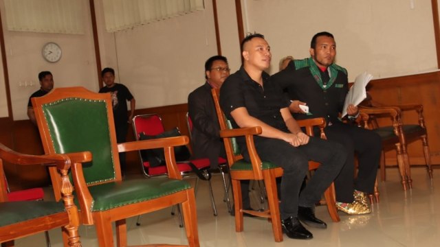 Sidang perdana Vicky Prasetyo dan Angel Lelga (Foto: Munady Widjaja)