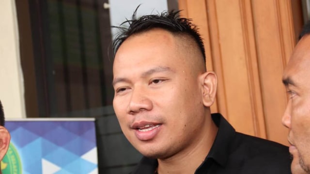 Vicky Prasetyo usai sidang di PA (Foto: Munady Widjaja)