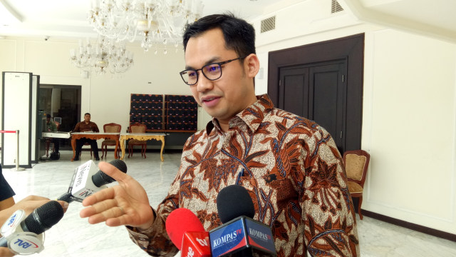 Komisioner Komisi Penyiaran Indonesia (KPI) Yuliandre Darwis di Kantor Wapres. Foto: Kevin Kurnianto/kumparan