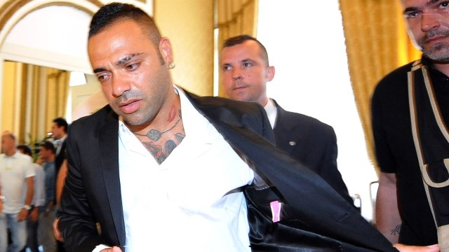 Fabrizio Miccoli di acara jumpa pers usai namanya muncul di sadapan kepolisian. (Foto: AFP/Marcello Paternostro)