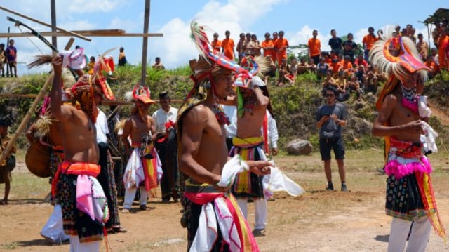 Tari Caci, Lambang Keperkasaan Suku Manggarai, NTT (2)