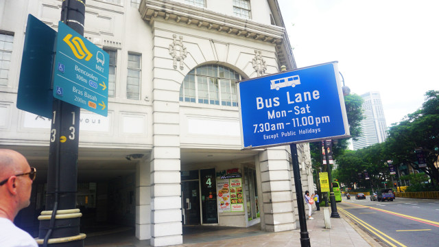 Transportasi umum di dekat Rendezvous Hotel Singapore (Foto: Helinsa Rasputri/kumparan)
